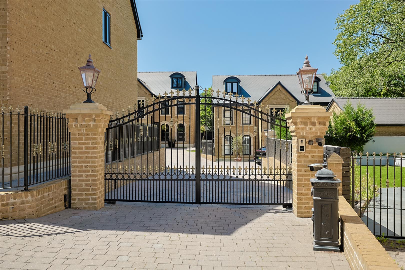 2 Redwood Court, Gowerton, Swansea, SA4 3FB